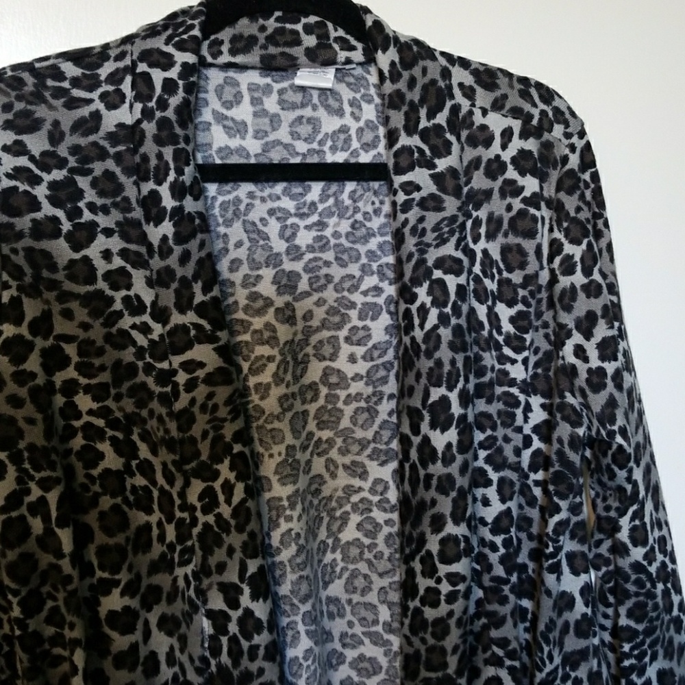Leopard print sweater, lite weight